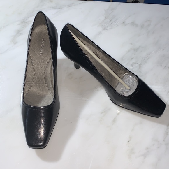 New Aerosoles Envy Black Leather Pumps 